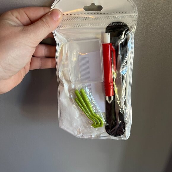 Tick Removal Tool Kit Dog Cat Pet NEW - Picture 2 of 3